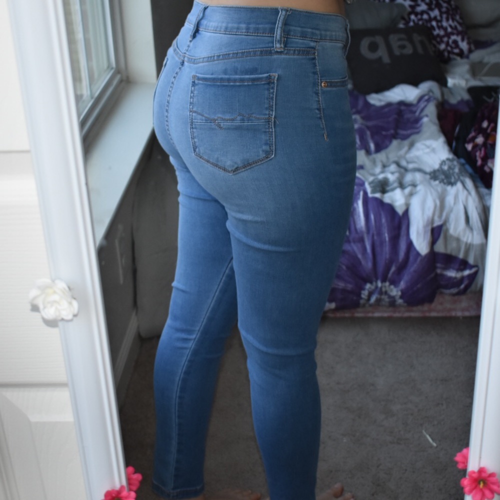 TIGHT FIT SKINNY JEANS